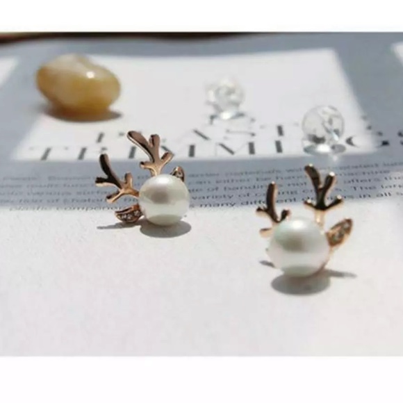 Pearl Reindeer Earrings - Picture 4 of 8